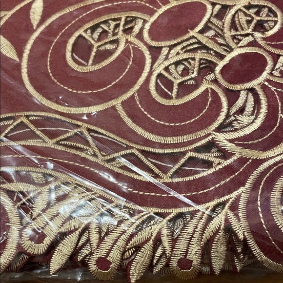 Elegant Burgandt and Gold Embroidered Tablecloth and Napkin Set - Picture 2 of 9